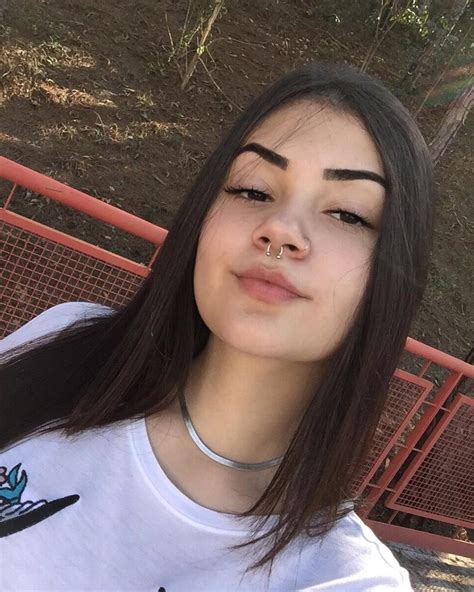 foto de menina fake